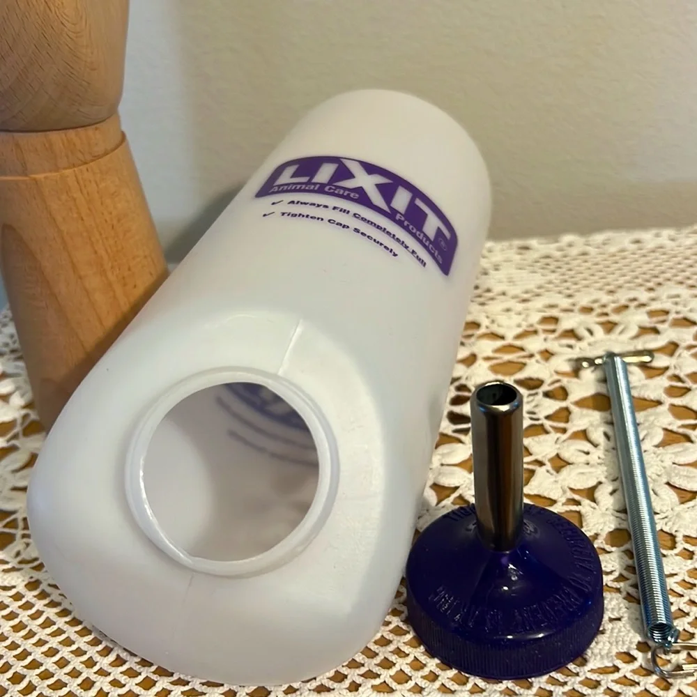 Lixit deluxe rabbit or other small pets water bottle